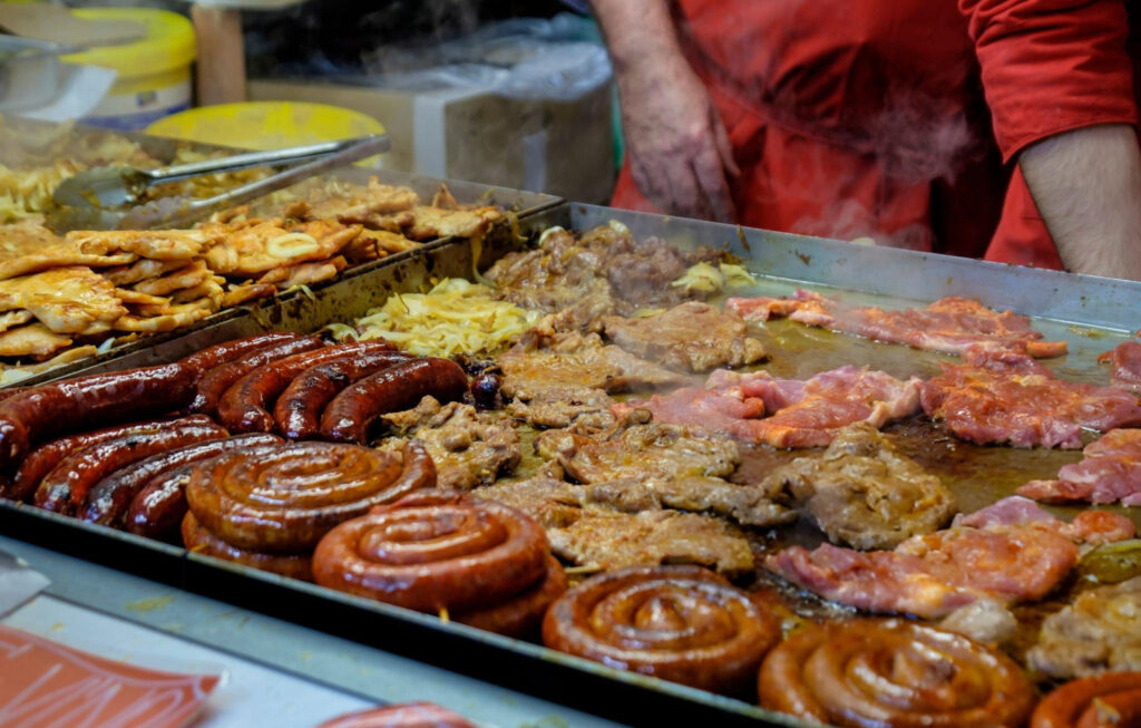 A plate of Bryndzové Halušky topped with crispy bacon